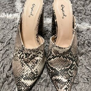 Python Print Women's Mules